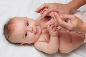 Як зробити дитячий масаж в перший рік життя