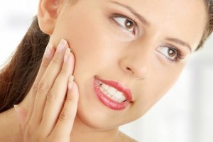 Як зменшити зубний біль народними засобами