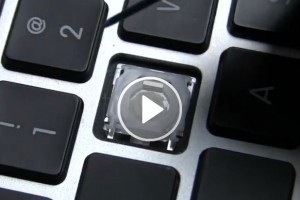 Як почистити клавіатуру ноутбука від рідини