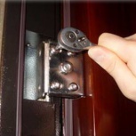 Як відрегулювати вхідні металеві двері